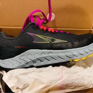 NIB Altra Dark Gray/blue W Outroad Trail sneaker